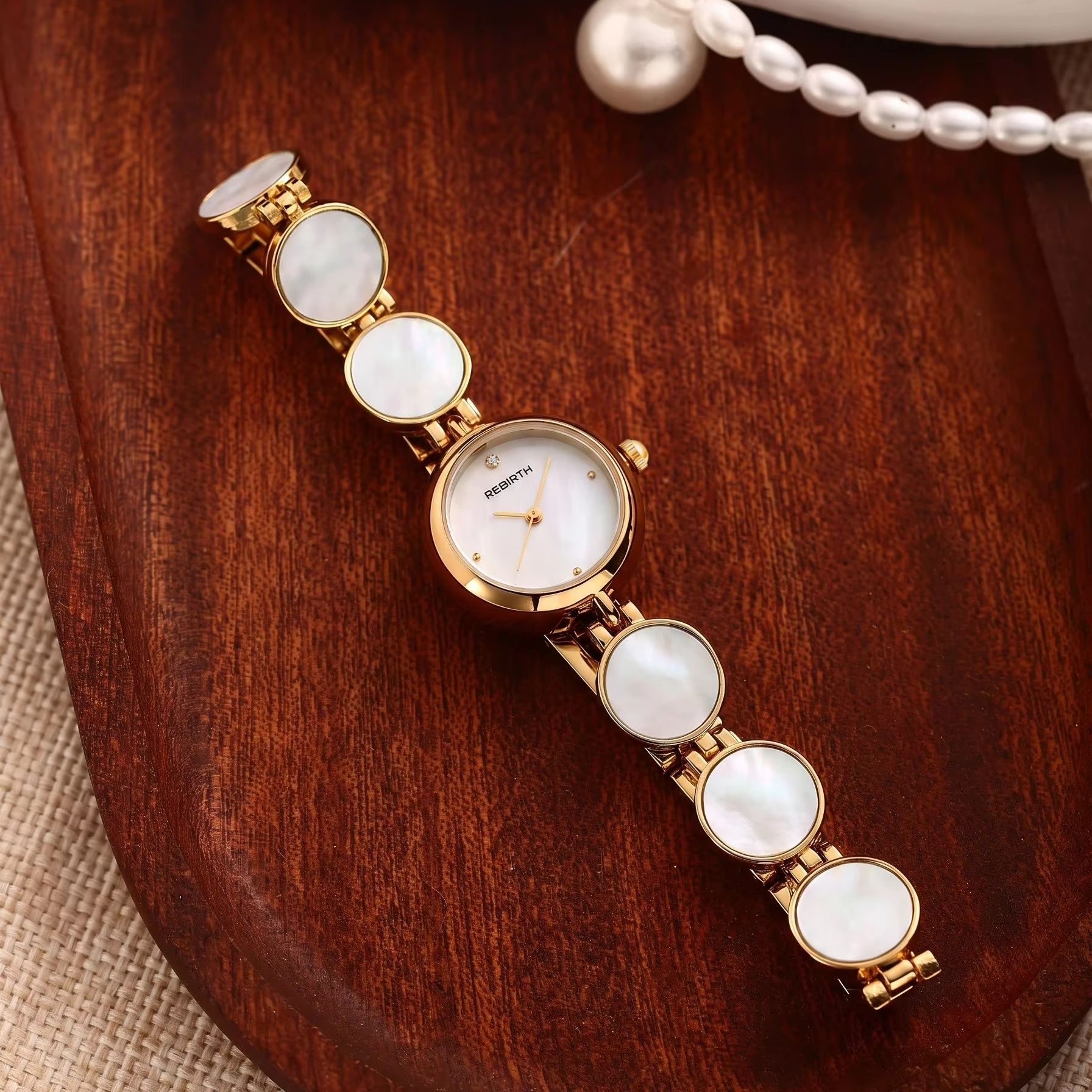 Quiet Luxury Watch - Элегантные женские кварцевые часы в стиле
