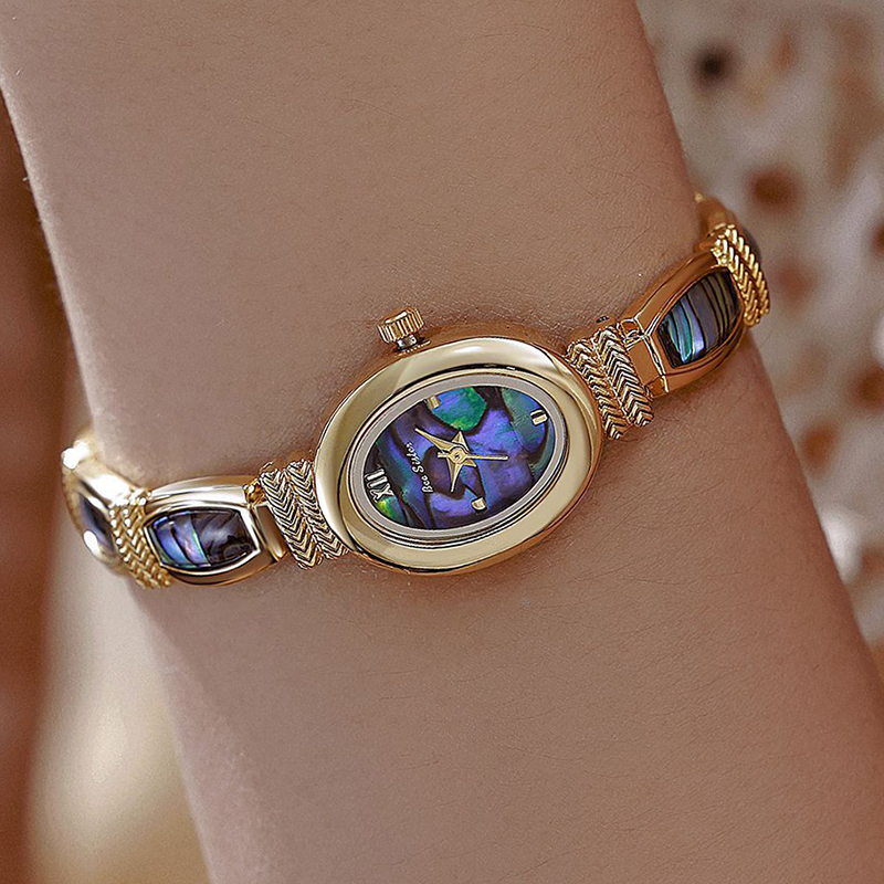 Женские часы-браслет с овальны – обзор и цена Quiet Luxury Watch