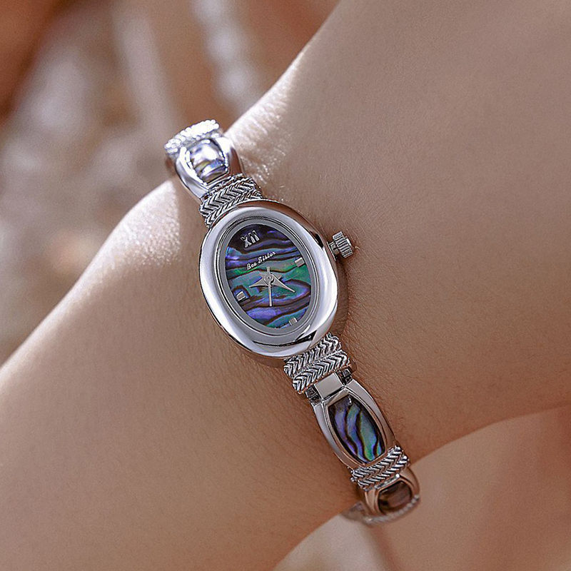 Женские часы-браслет с овальны – обзор и цена Quiet Luxury Watch