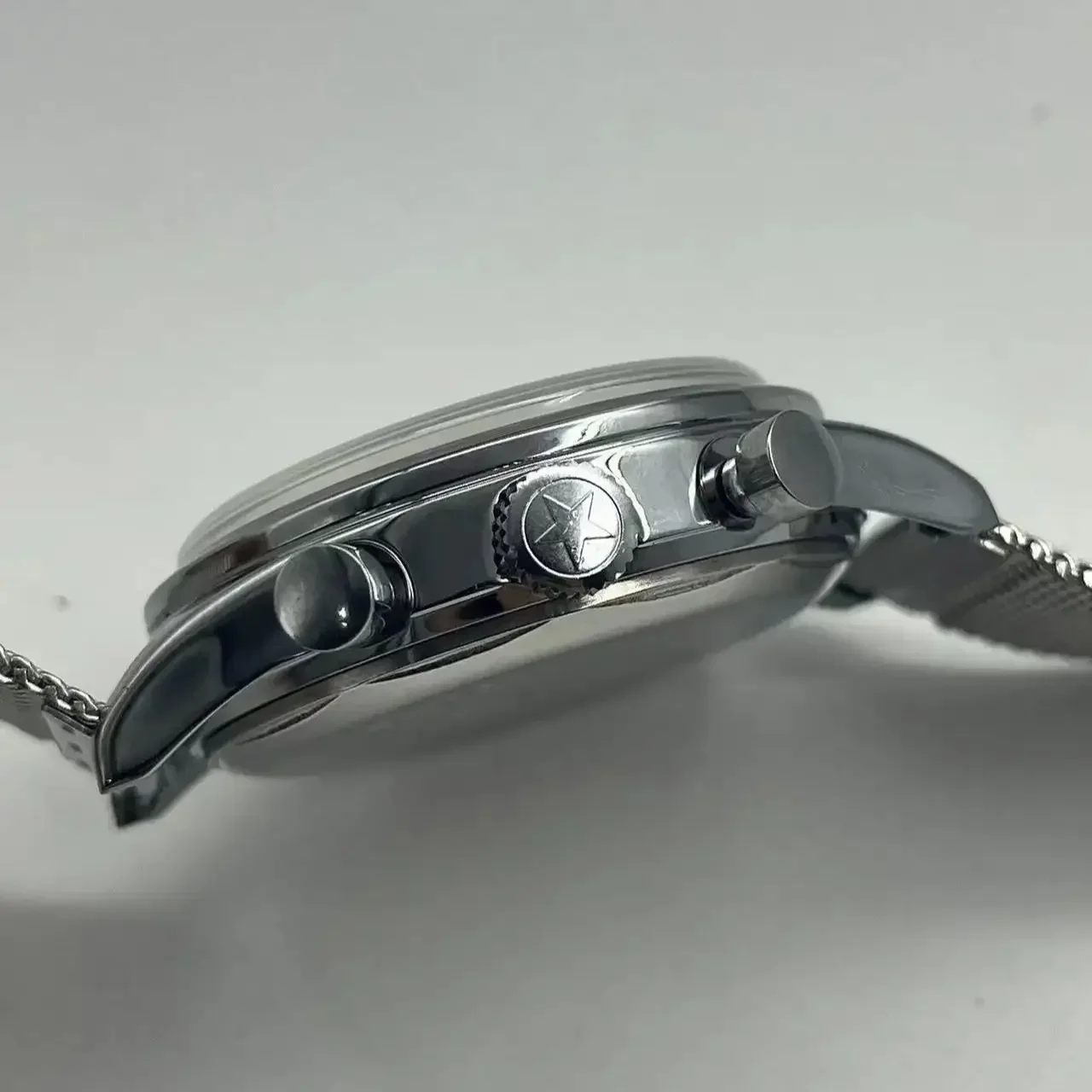 Мужские часы 1963 года, пилотс – обзор и цена Chronograph Flyback Watch